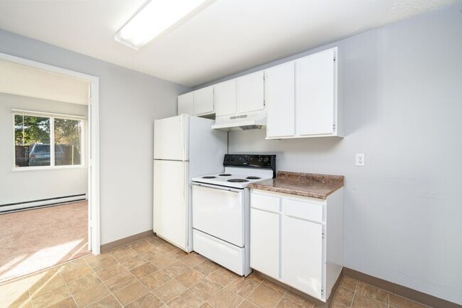 Building Photo - 1st Month FREE!!! 1 Bedroom minutes away from Downtown! Pets OK!