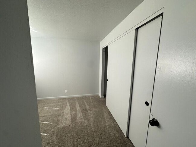 Building Photo - 845 Ridgewood Dr