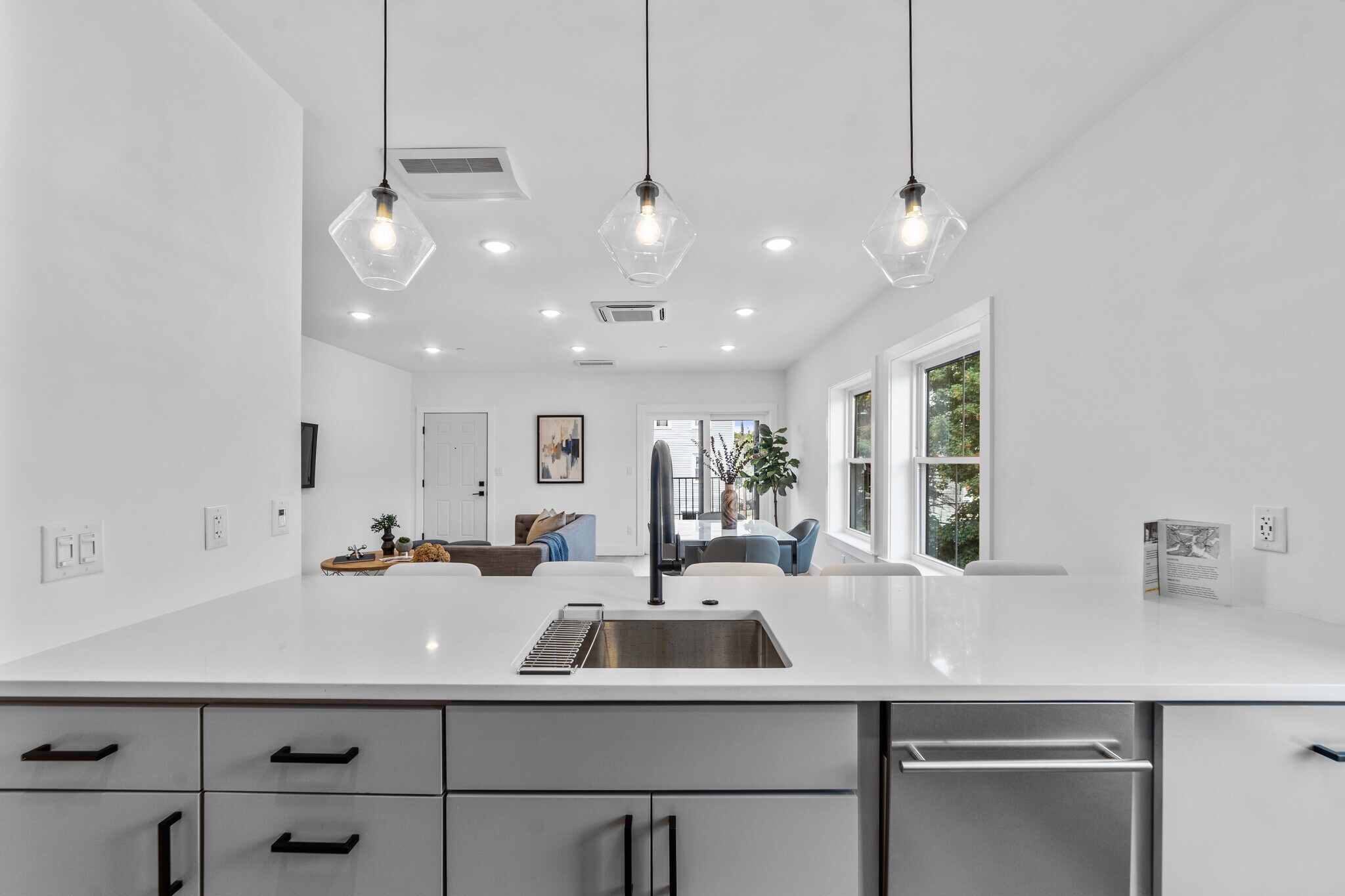 Building Photo - 208 Spencer Ave