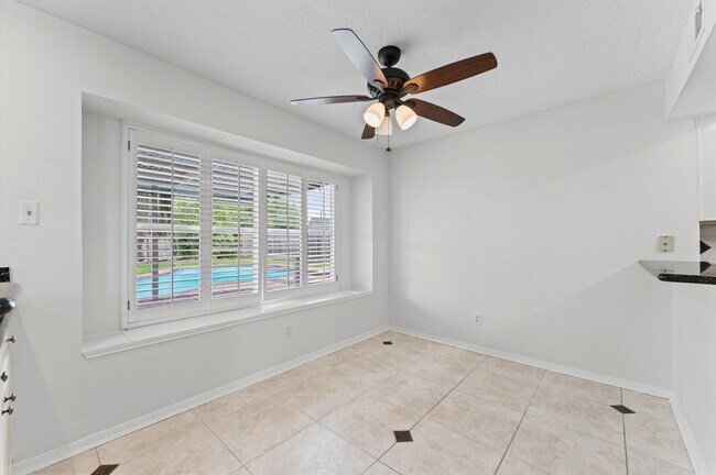 Building Photo - 3202 Kempwood Dr