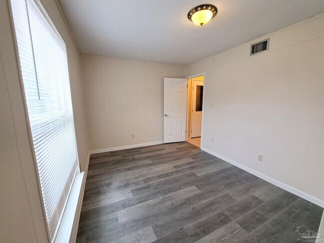 Building Photo - 7819 Hearthstone Cir