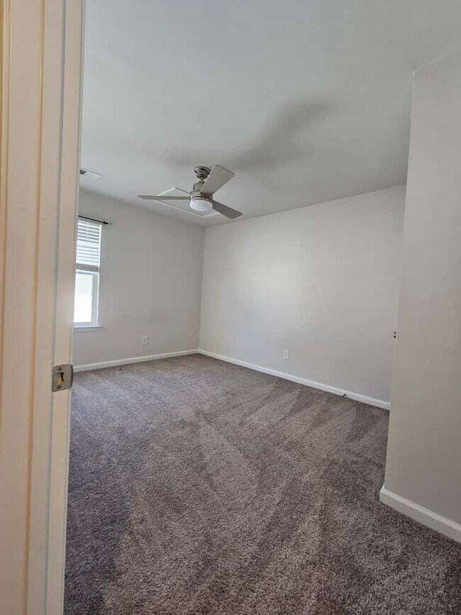 Building Photo - 369 Highline Trl