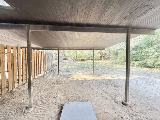 Building Photo - 3-Bedroom Duplex