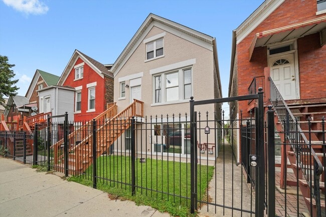 Primary Photo - 2721 S Pulaski Rd