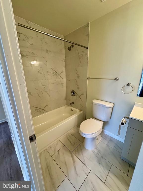 Building Photo - 1040 Springhill Way