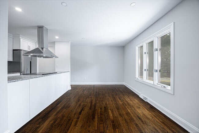 Building Photo - 516 Vincelette St