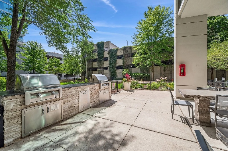 Building Photo - 960 S Clark St