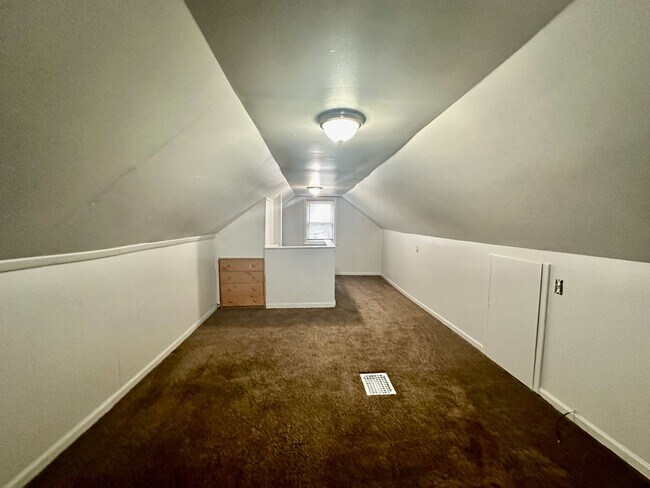Building Photo - Charming 3-Bedroom Bungalow in Warren $1200 a month