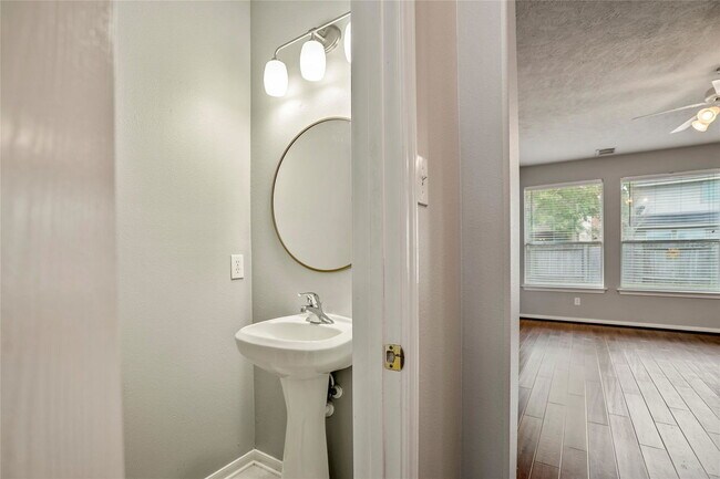 Building Photo - 23 E Burberry Cir