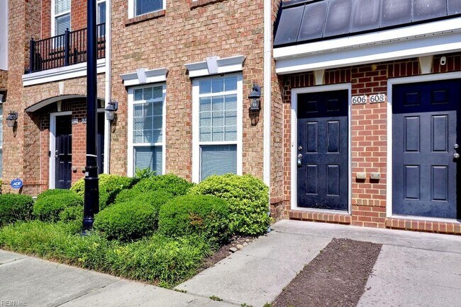 Building Photo - 606 Red Hill Rd