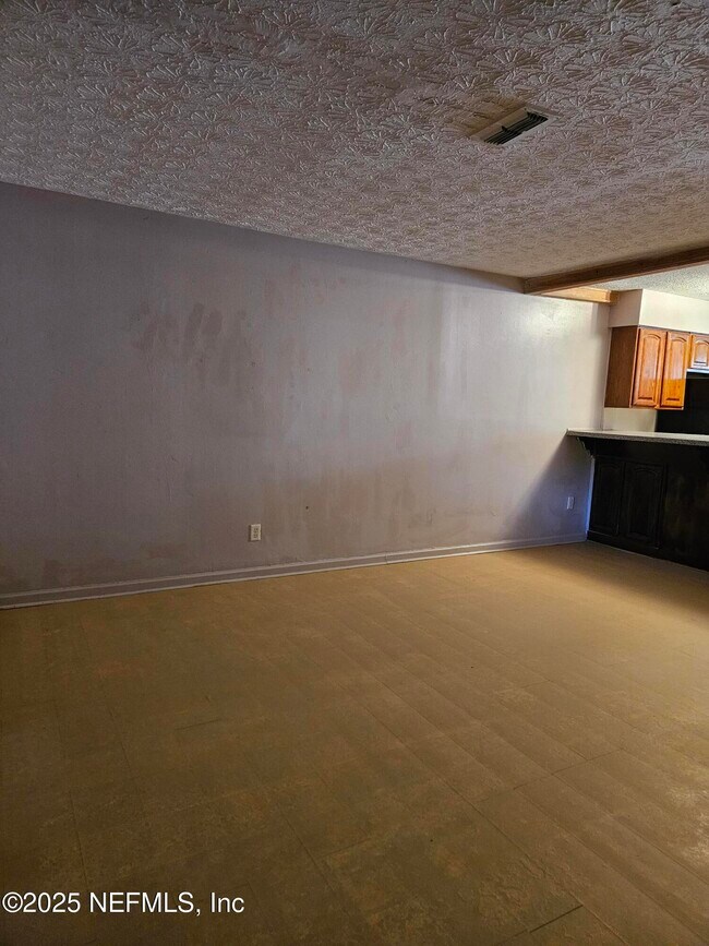 Building Photo - 1200 Bretta St
