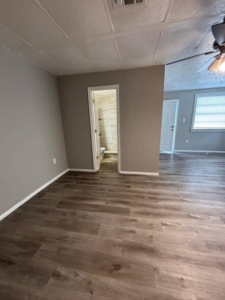 Building Photo - 2014 Pineway Dr