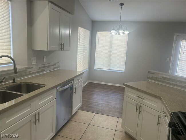 Building Photo - 948 Chaps Cir