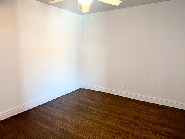 Building Photo - 2602 W 47th St