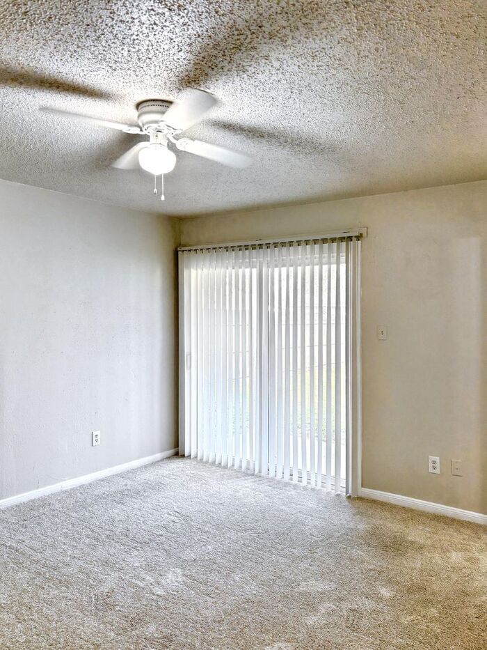 Building Photo - 16230 Pasadero Dr