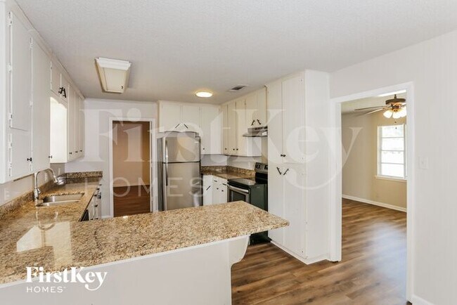 Building Photo - 5113 Bob Dr