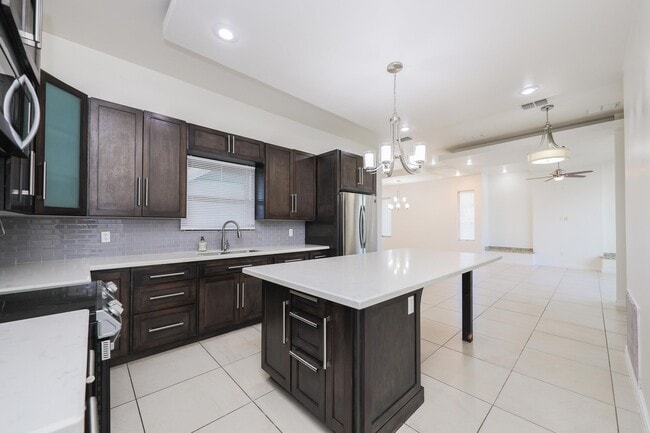 Building Photo - 2319 Palos Lp