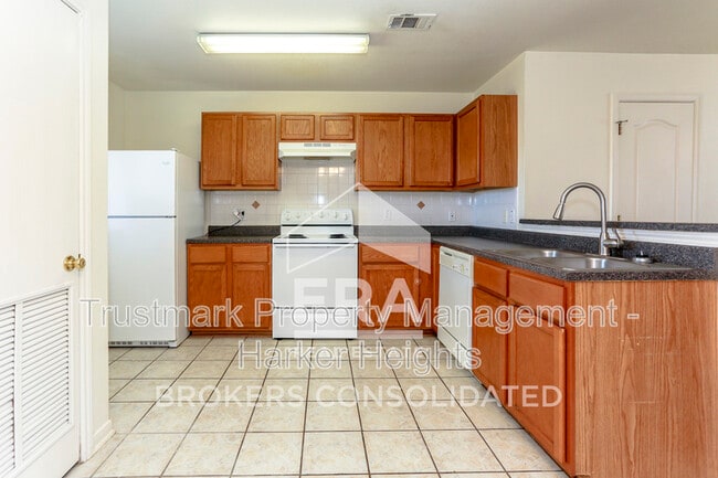 Building Photo - 707 S Amy Ln