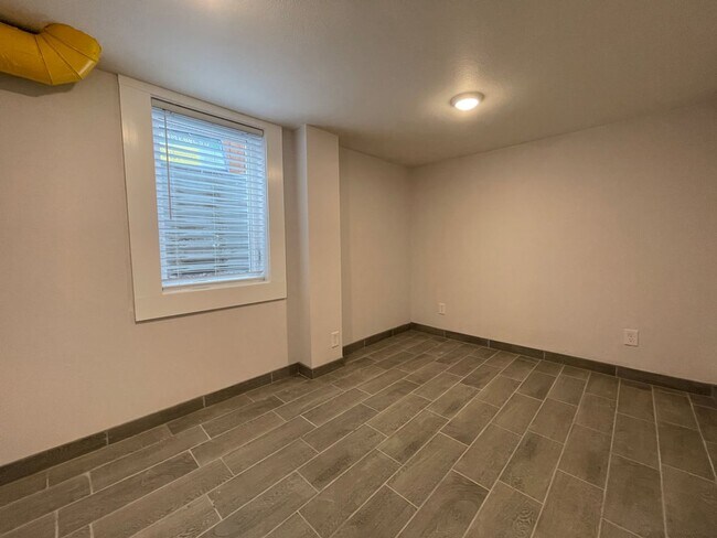 Building Photo - 6 Bedroom/2.5 Bath Home in North Fort Coll...