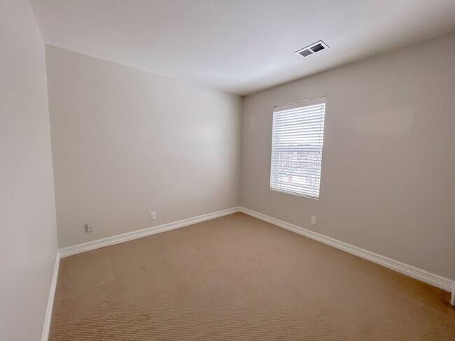 Building Photo - 2846 Iola St