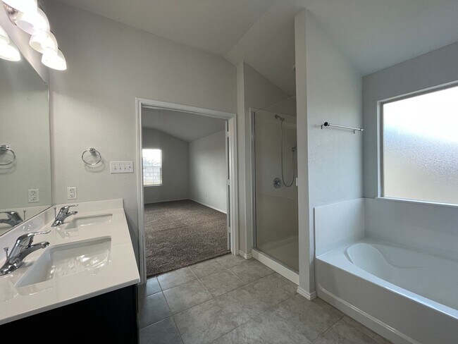 Building Photo - 1816 Cow House Ct