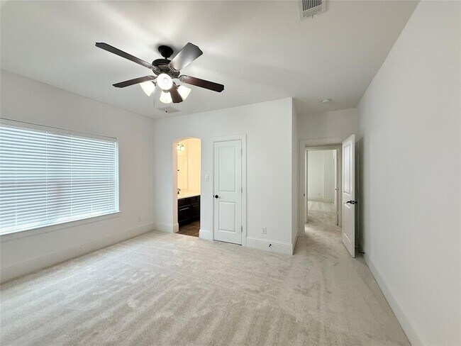 Building Photo - 5711 Stern Springs Ln