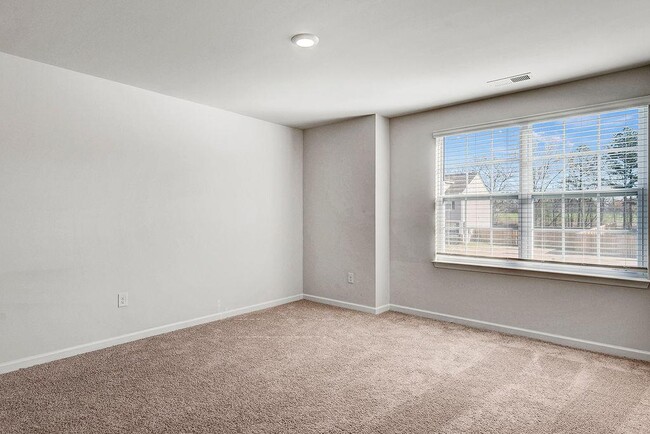 Building Photo - 33 Long Mdw Ln