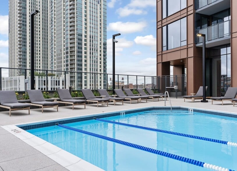 Building Photo - 215 N Clinton St