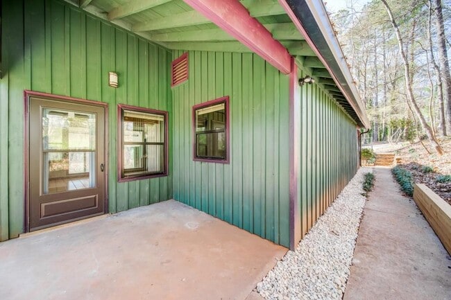 Building Photo - 42 Arminda St