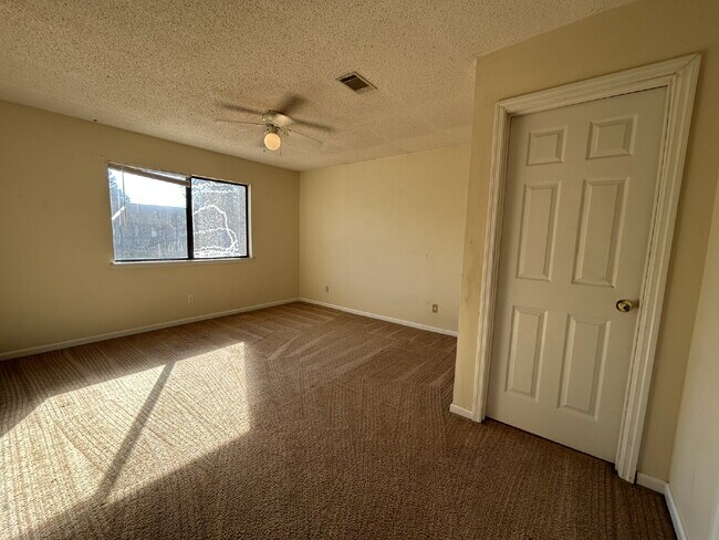 Building Photo - Condo for Rent