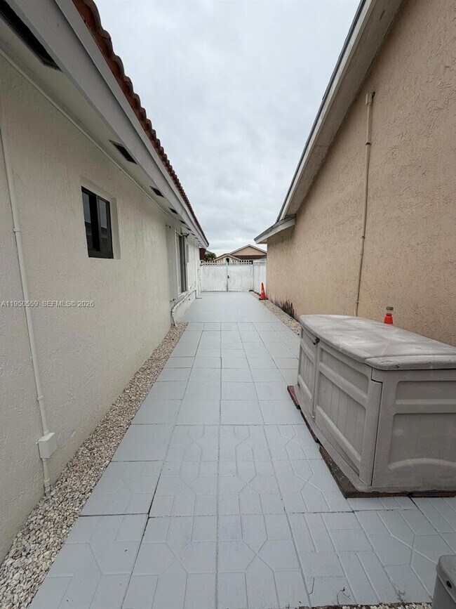 Building Photo - 15275 SW 56th Terrace