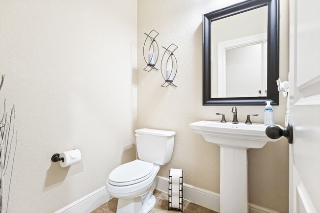 Building Photo - 4 Bedroom/3.5 Bath River Rock Ranch Subdivision