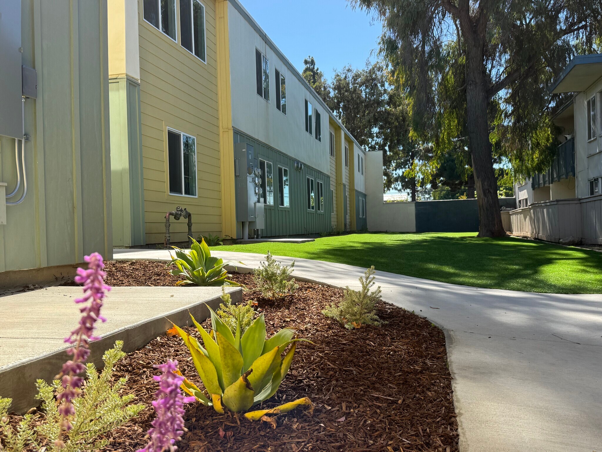 Building Photo - 1009 E Jones St