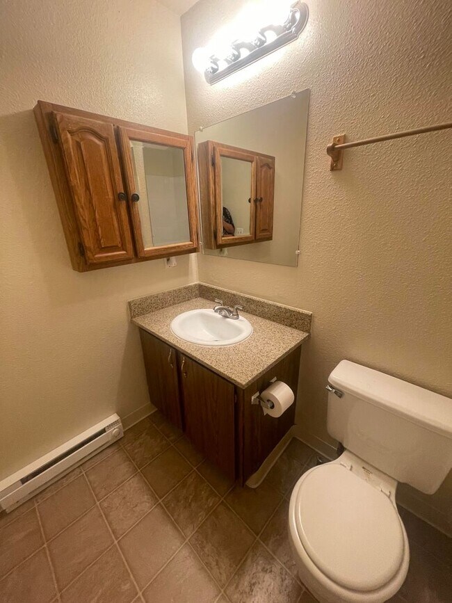 Building Photo - READY NOW! 2 bed / 2 Bath near UNR!