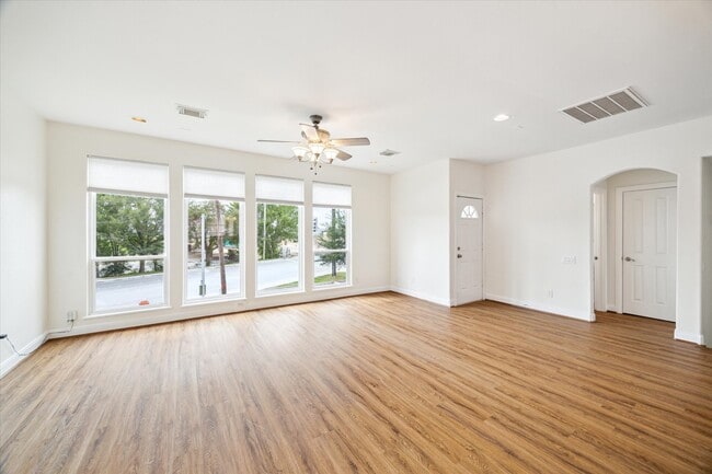 Building Photo - 2402 Calumet St