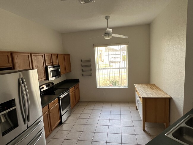 Building Photo - 874 Birkdale St