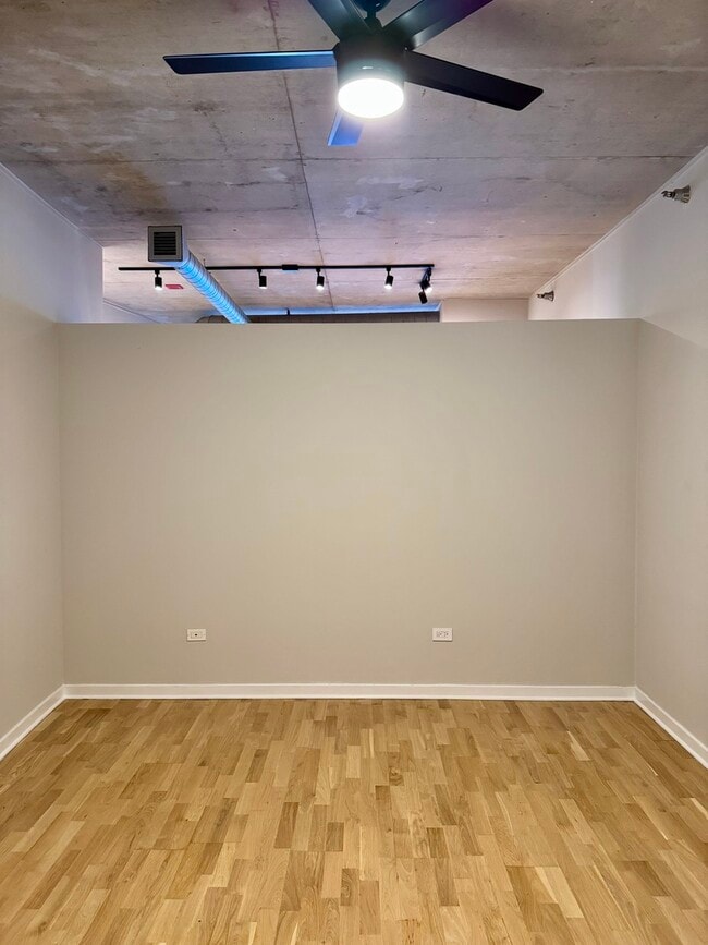 Building Photo - 720 N Larrabee St