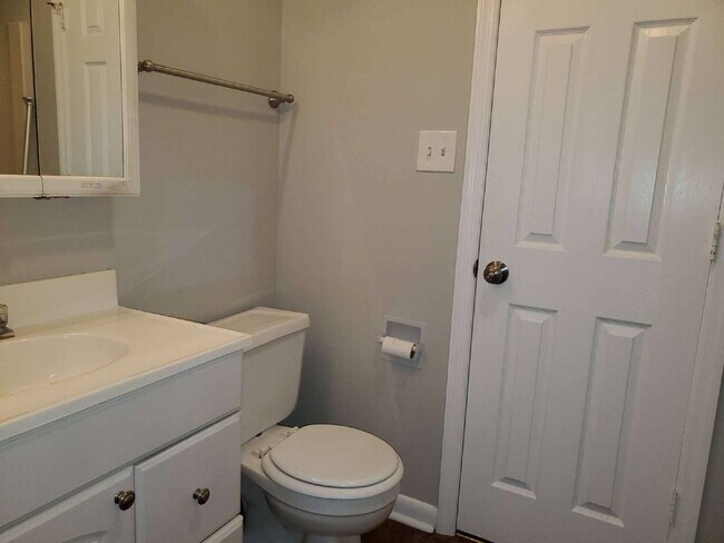 Building Photo - Section 8 welcome "Cozy 2-Bedroom Apartmen...