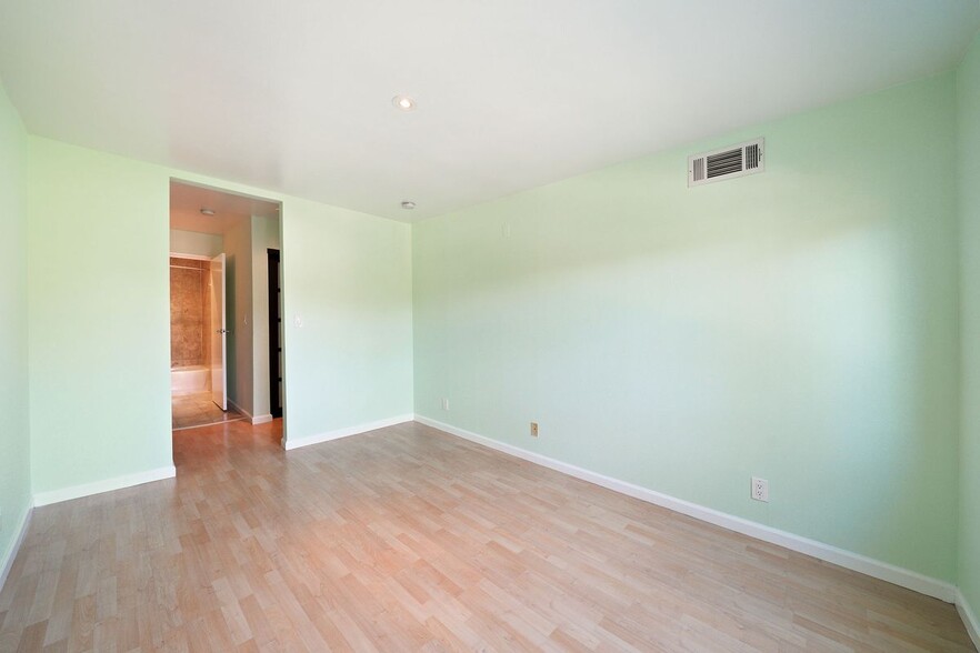Building Photo - 7254 Vassar Ave