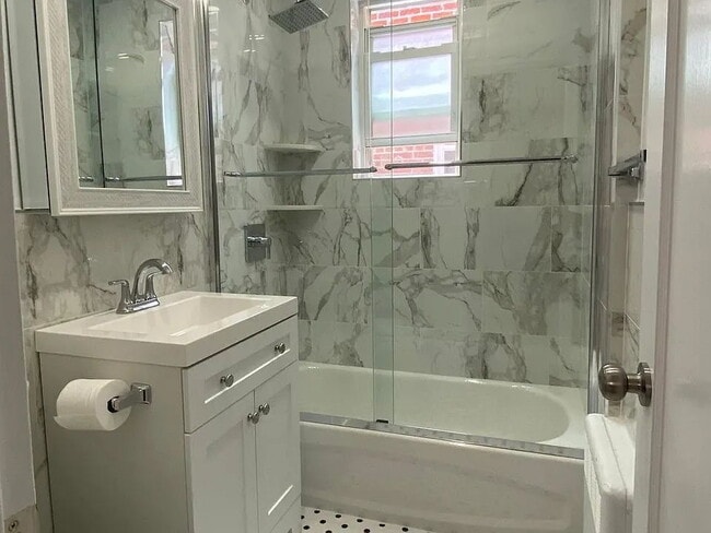 Building Photo - 2015 Hering Ave