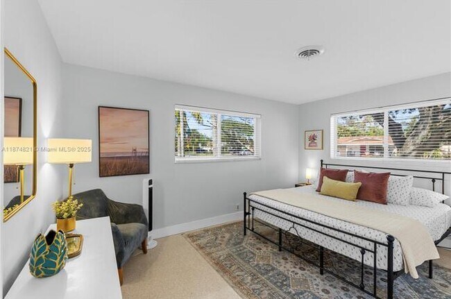 Building Photo - 1116 SE 13th Ct