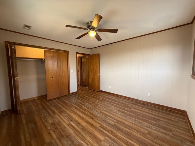 Building Photo - 5 Bedroom, 2 Bathroom Home in Greene County, TN