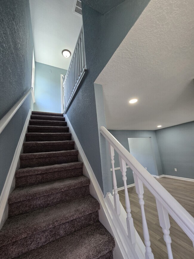 Building Photo - 689 Biltmore Dr