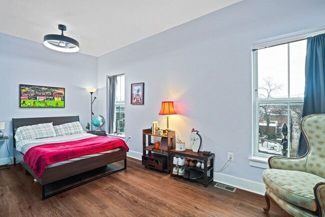 Building Photo - 820 Fern Pl NW