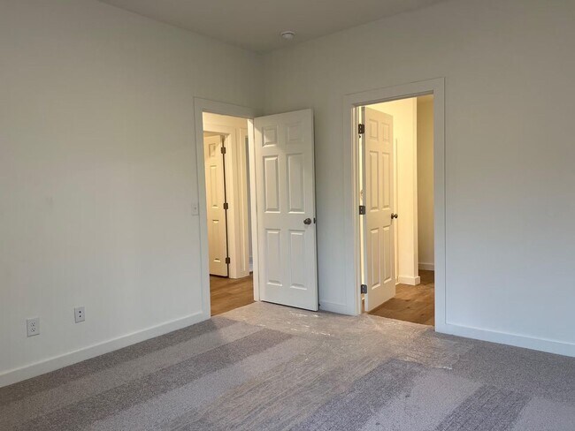 Building Photo - 1732 SE 20th St