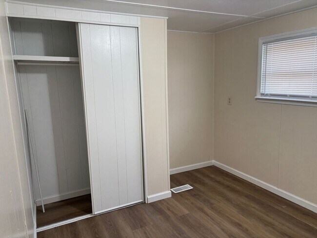 Building Photo - 212 Astran Dr