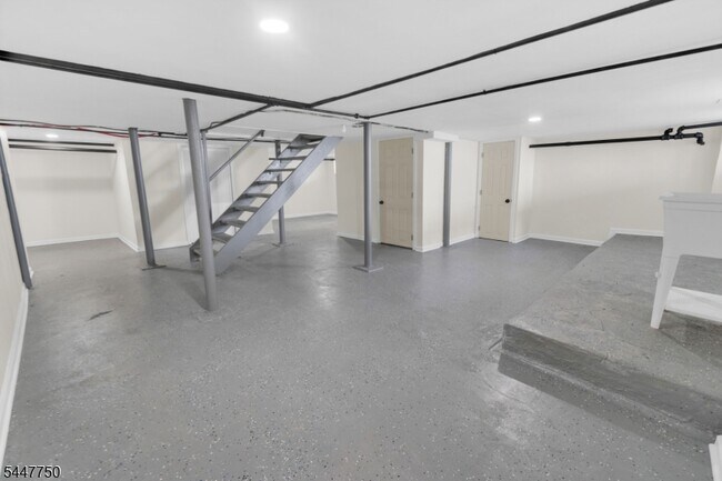 Building Photo - 153 Clairmont Terrace