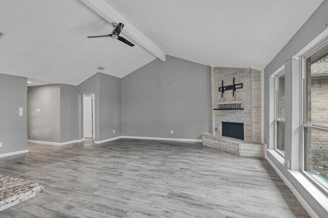 Building Photo - 638 Fair Oak Dr