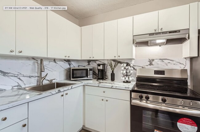 Building Photo - ? Beautiful remodeled 2-bed / 1-bath apartment.
