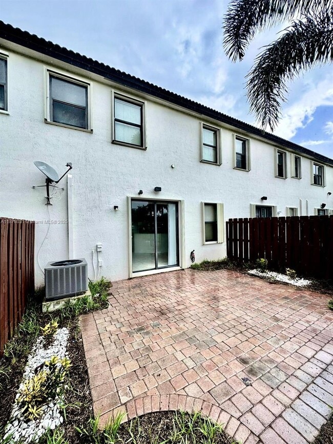 Building Photo - 4260 SW 164th Ct
